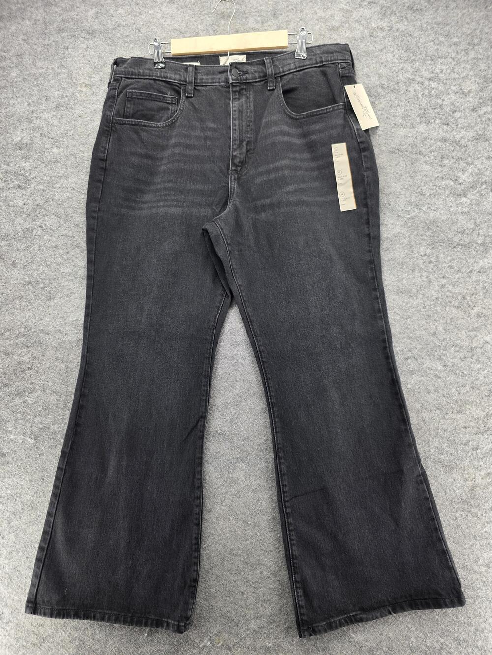 Universal Thread Jeans Womens 16 Short Black High Rise Flared Stretch 30 Inseam